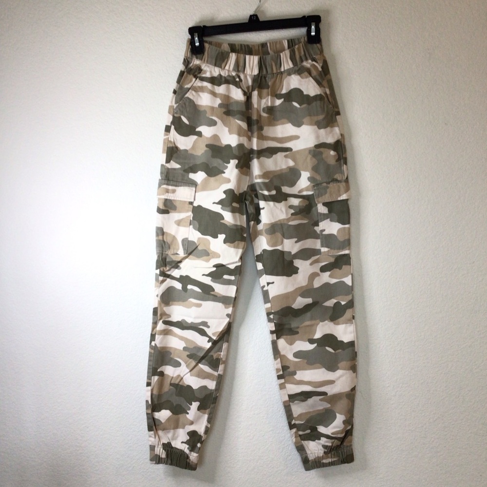 H&M Divided Camouflage Cargo Pants Size 2